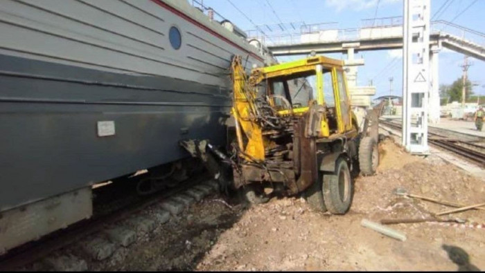 Экскаватор, в который врезался поезд на ЗабЖД, работал без разрешения