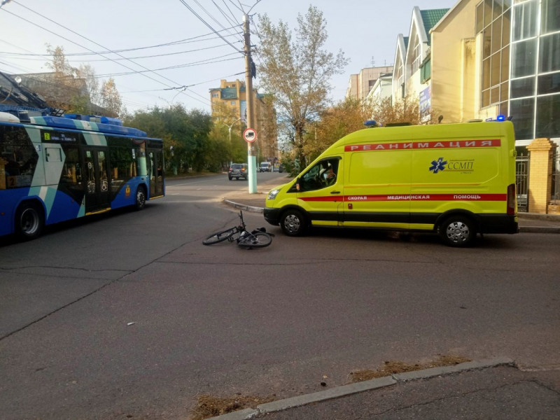 Водитель в Чите сбил велосипедиста и скрылся с места ДТП – очевидцы