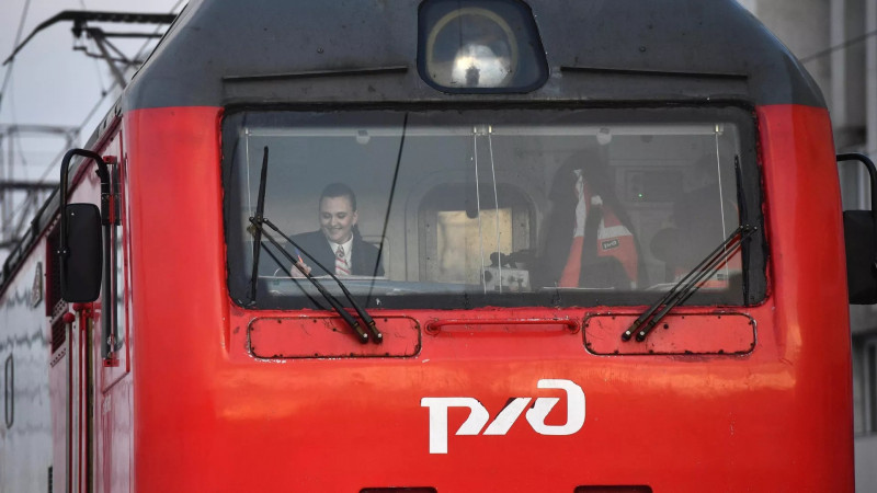 Первая в России женщина-машинист поезда отправилась в самостоятельный рейс