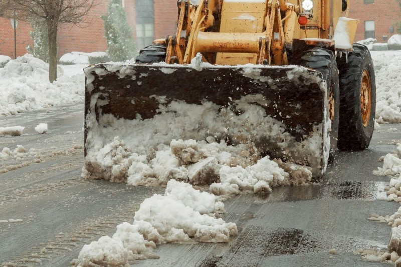 Власти Забайкалья сказали читинцам, куда обращаться, если на тротуарах не убирают лёд