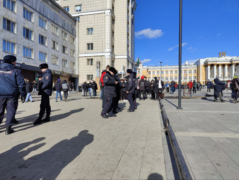 Полиция на Театральной площади Читы