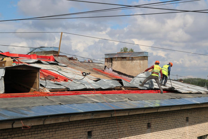Сорванную мартовским ураганом крышу до сих пор не починили на улице Усуглинская в Чите