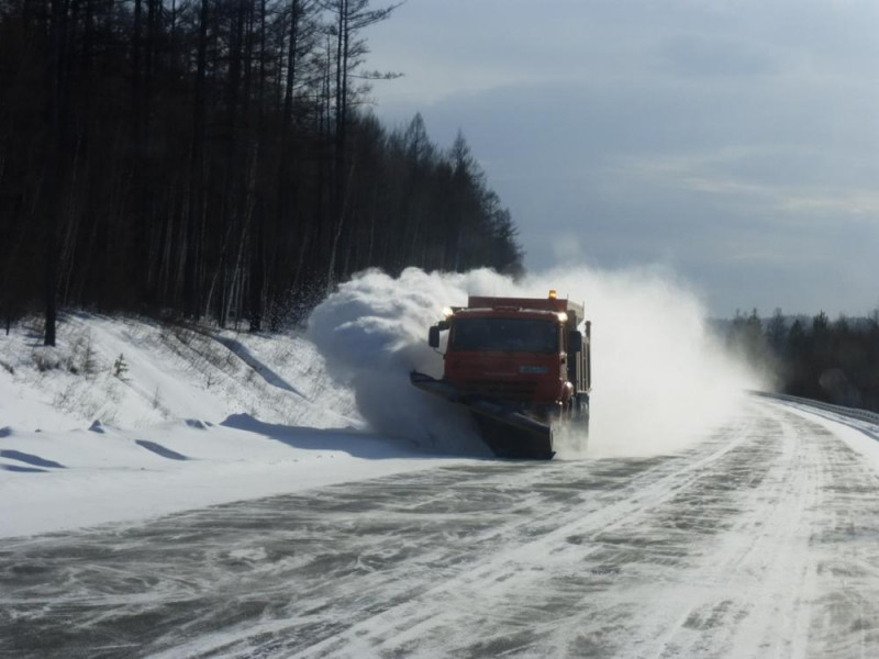 Ограничения на федеральной трассе в Забайкалье продлили для большегрузов из-за снега
