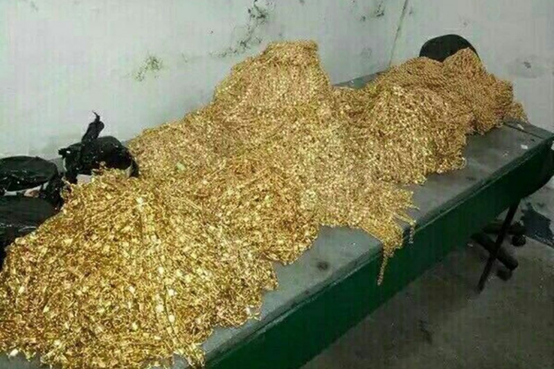 Укравшие 60 килограммов золота жители Читы спрятали добычу в снег