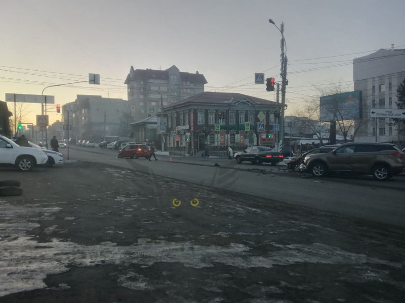 Пробка образовалась на улице Чкалова в Чите из-за тройного ДТП