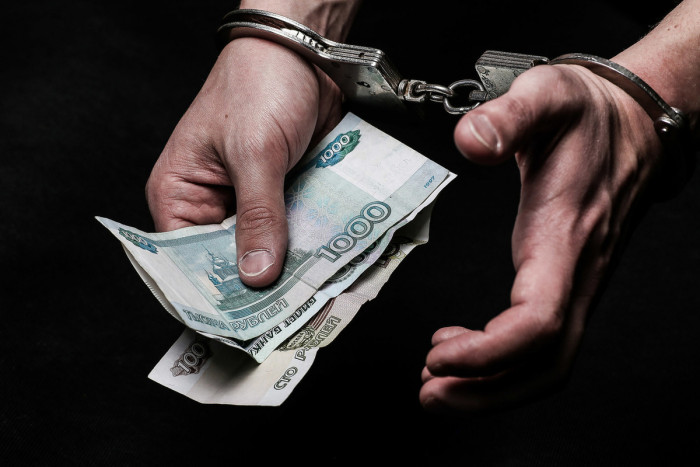 Заключённый из Оловянной в Забайкалье пытался дать взятку в 11 тысяч рублей