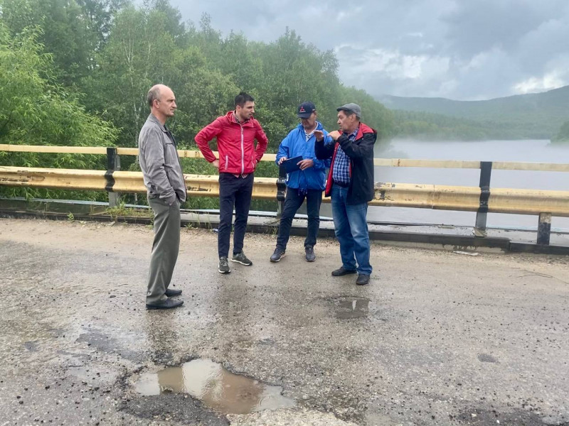 Рабочая группа должна была начать обследовать мост 12 июля. Фото пресс-службы администрации Могочинского района