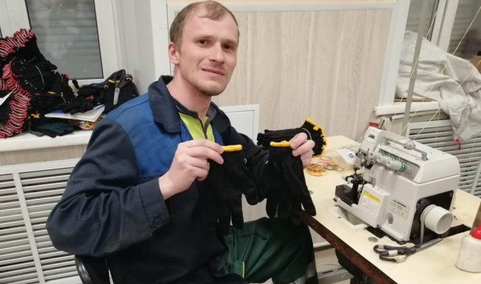 Инвалиды по зрению в Чите в пандемию начали выпуск защитных перчаток