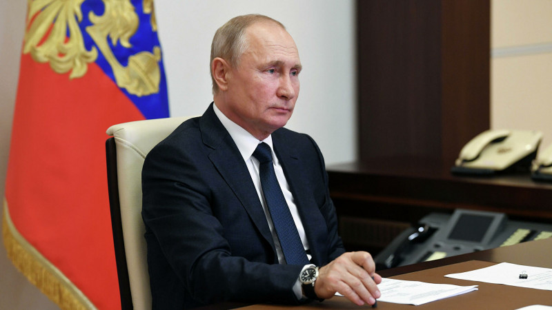 Путин поручил правительству РФ повысить темпы вакцинации перед вспышкой COVID-19