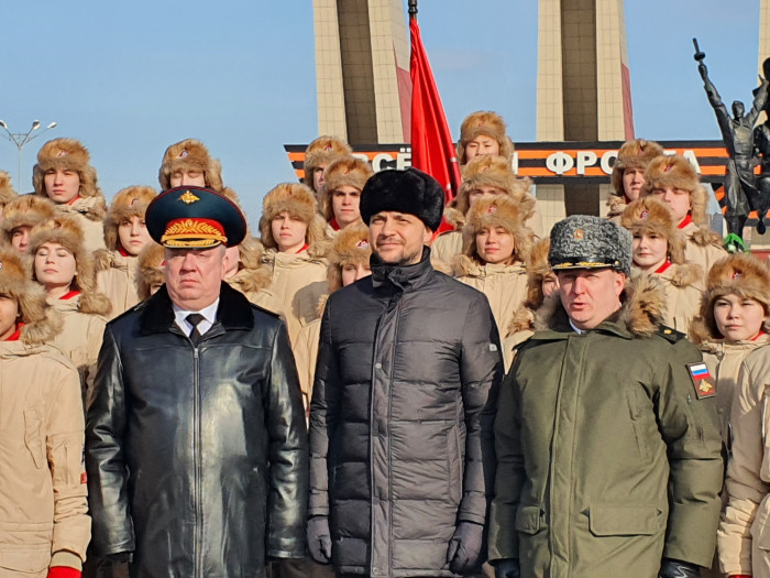 Осипов поздравил забайкальцев с Днём защитника Отечества на мемориале в Чите