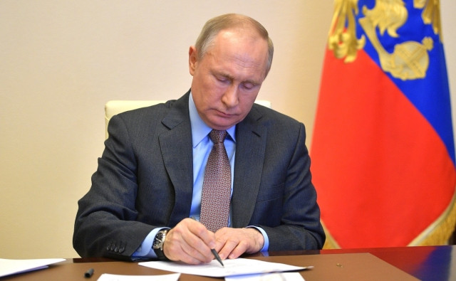 Путин подписал указ о продаже газа недружественным странам за рубли