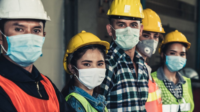 Работники промышленности стоят на первом месте по заболеваемости COVID
