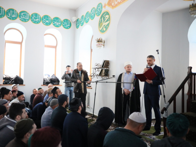 Губернатор Осипов поздравил мусульман с Рамаданом и дал напутствие
