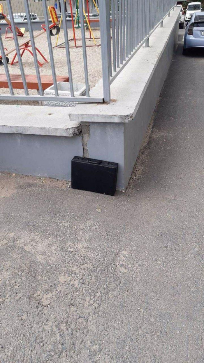 Подозрительный чемодан обнаружили возле детской площадки в Чите