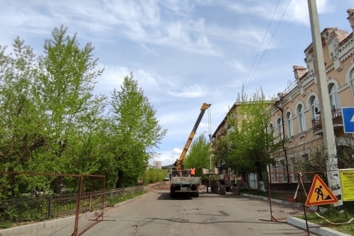 Жители ул. Горького не дали выкопать деревья с аллеи для ремонта теплотрассы