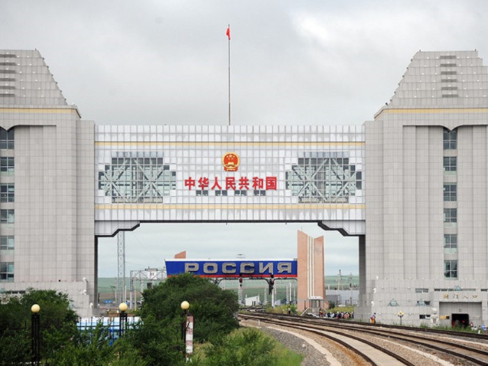 Китай сократит пропуск фур через границу с Забайкальем из-за COVID-19