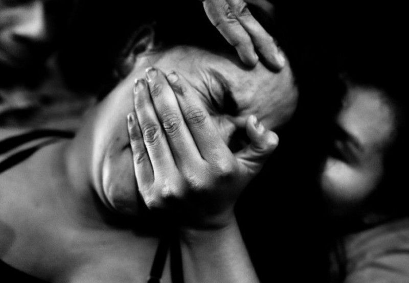Приглашённый переночевать незнакомец из подъезда изнасиловал чужую жену в Чите