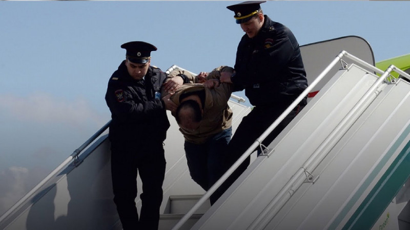 Мужчина под наркотиками пытался душить пассажира на борту рейса в Новосибирск