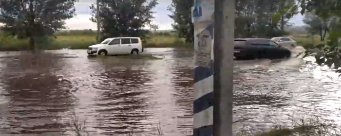 После дождя затопило проезжую часть на проспекте Жукова в Чите