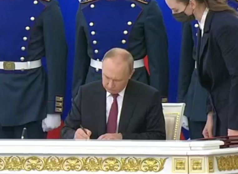 Путин подписал договоры о вхождении новых территорий в состав России