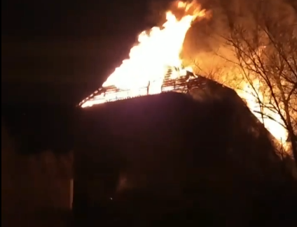 Двухэтажный деревянный барак сгорел ночью 18 мая в Чите