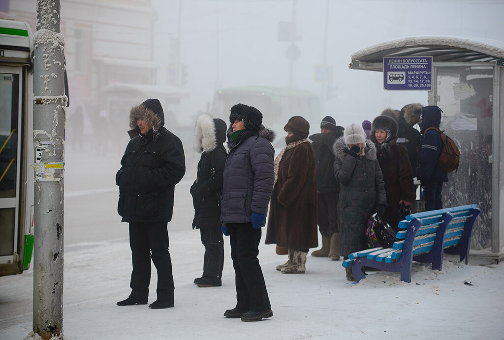 Жители Краснокаменска вынуждены по часу ждать маршрутку на морозе 