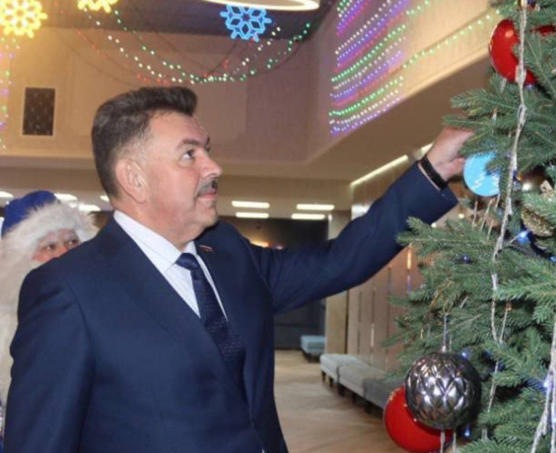 Глава Читы Ярилов и губернатор Забайкалья Осипов приняли участие в акции «Ёлка желаний»