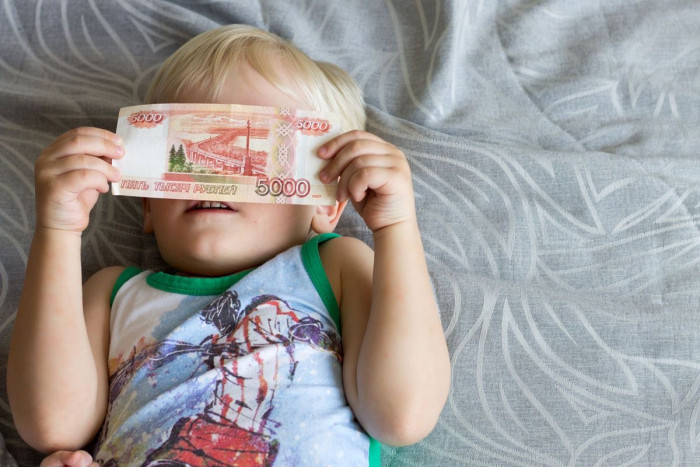 Минтруда РФ планирует привязать к достатку семьи выплаты на детей от 3 до 7 лет