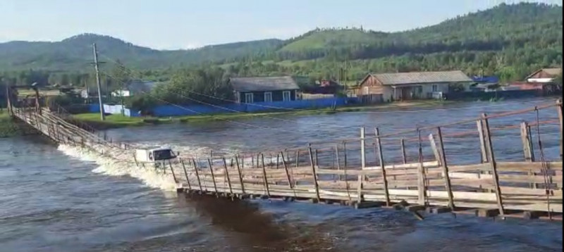 Подрядчик взял аванс в 2 млн рублей и не стал чинить деревянный мост в селе Забайкалья