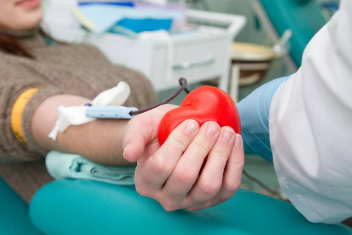 Донорской крови не хватает в России из-за вакцинации против COVID – ФМБА