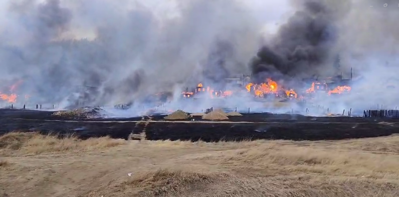 ZabNews публикует видео с пожара в селе Баляга