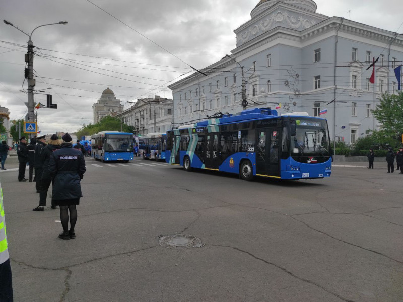 Троллейбусы на автономном ходу впервые проехали в День города по площади Ленина в Чите