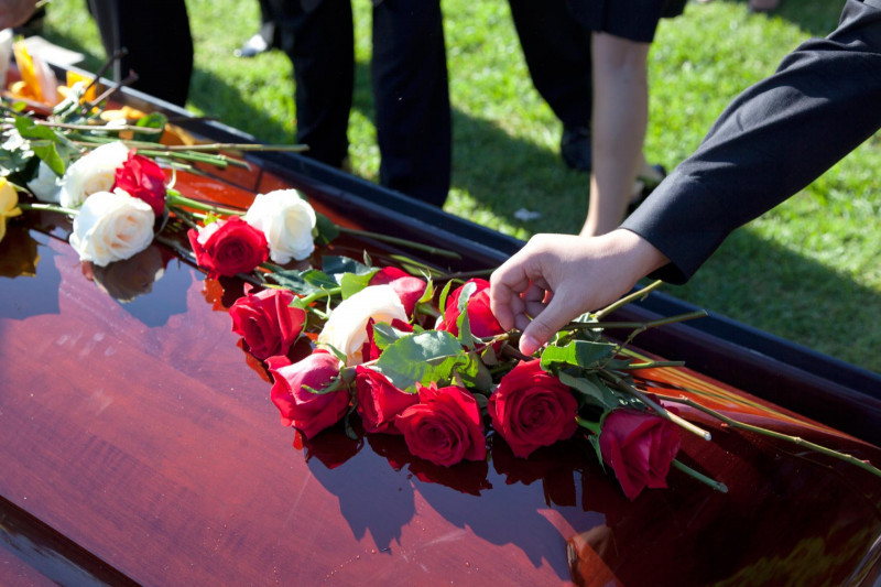 Жена Романа Куркина опровергла сбор средств на похороны мужа