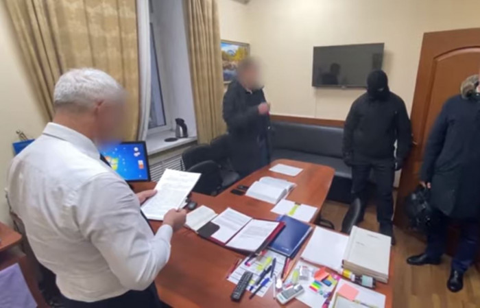 Видео с задержанием опера и начальника ОСБ в Забайкалье показали следователи