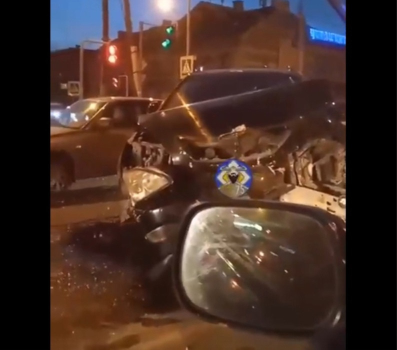 Lexus и Toyota Mark II столкнулись на улице Красной Звезды в Чите