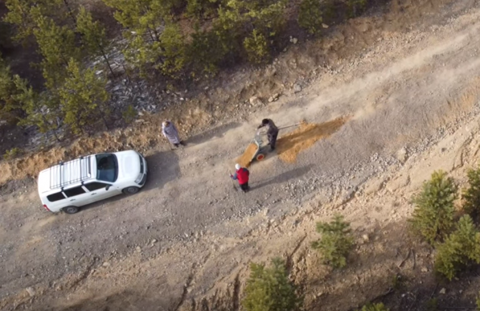 Жители посёлка Дарасун обратились к Осипову за помощью по ремонту дороги – видео