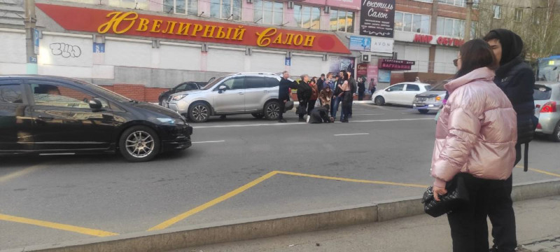 Ребёнок перебегал дорогу возле ТЦ «Шоколад» в Чите и попал под машину