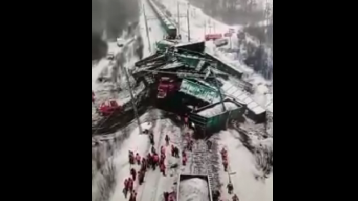 Видео с места схода 25 вагонов с углём на станции ЗабЖД появилось в сети