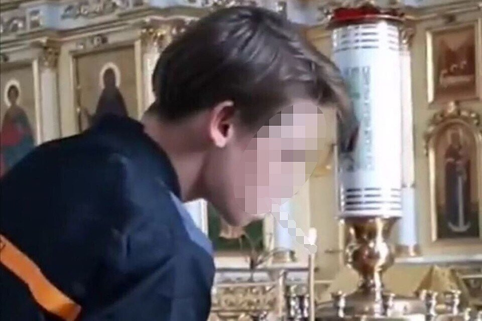 Куривший в храме Читы парень не исполнил наказание, его задержали в Москве