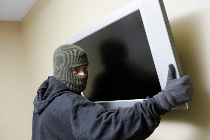 Забайкалец украл холодильник и телевизор из комнаты соседки по общежитию