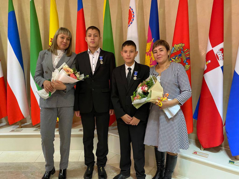 Детей из Забайкалья наградили в Совете Федерации за спасение тонувшей семьи