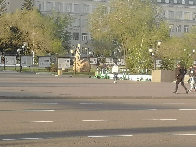 Электросамокаты сдавали в прокат на площади Ленина, несмотря на запрет мэрии Читы