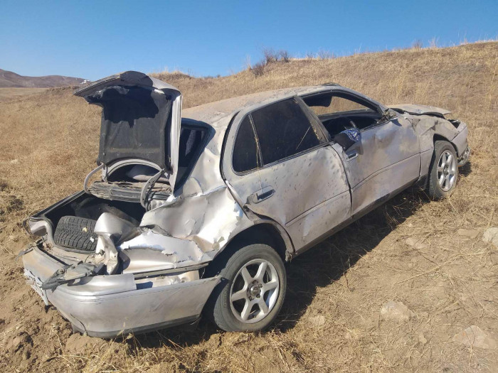 Водитель Camry без прав перевернул машину и попал в больницу в Забайкалье