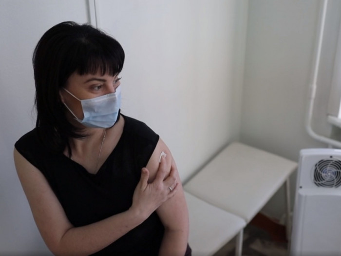 Вице-премьер правительства Забайкалья Инна Щеглова поставила прививку от коронавируса