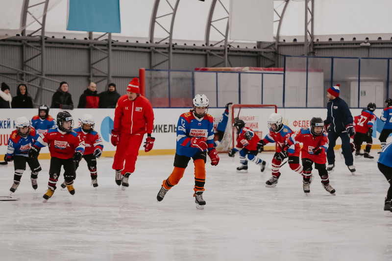 Большой фестиваль хоккея «Красная машина» в пятый раз прошёл в городе Заполярный Мурманской области
