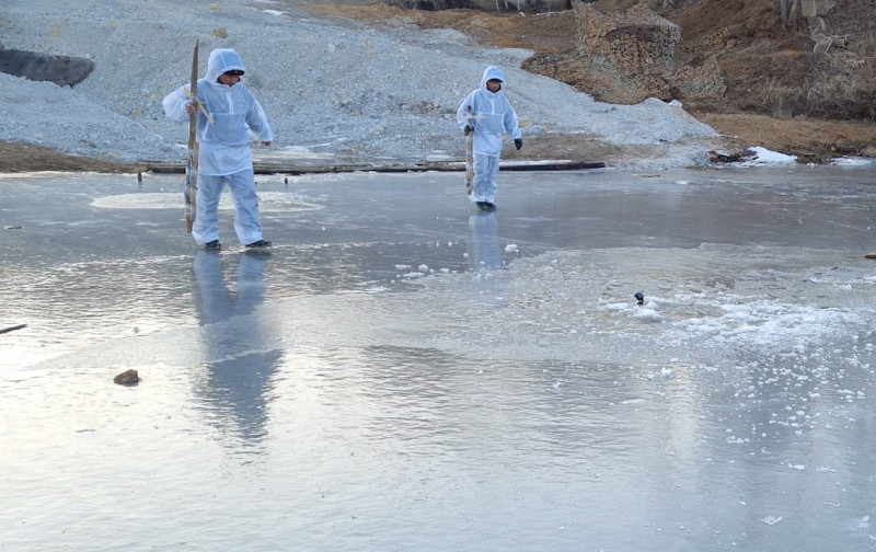 Военные сапёры отправились подрывать лёд на реке Шилке в Забайкалье