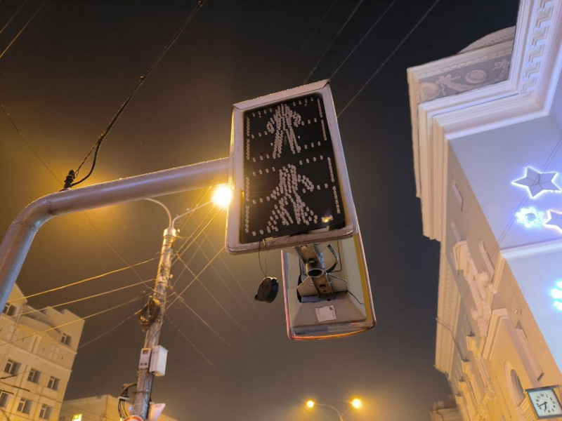 Неизвестные разбили светофор возле площади Ленина в Чите