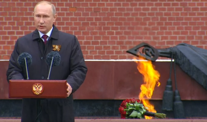 Владимир Путин поздравил россиян с Днём Победы