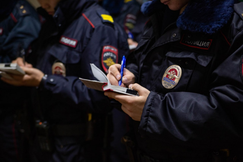 Полиция в Чите начала поиски сбежавшего с места ДТП водителя грузовика