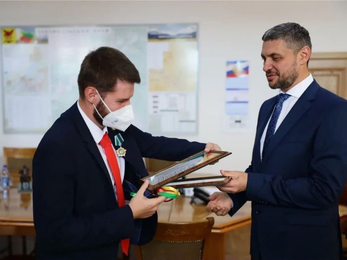Чемпиону Паралимпиады из Забайкалья вручили сертификаты на 3,5 млн рублей и квартиру